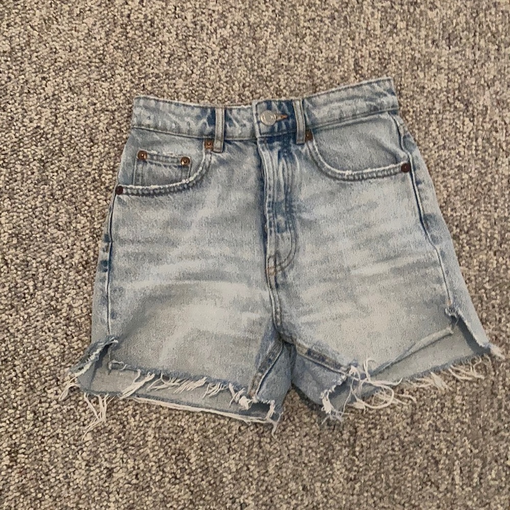 Zara size 0 light wash denim shorts